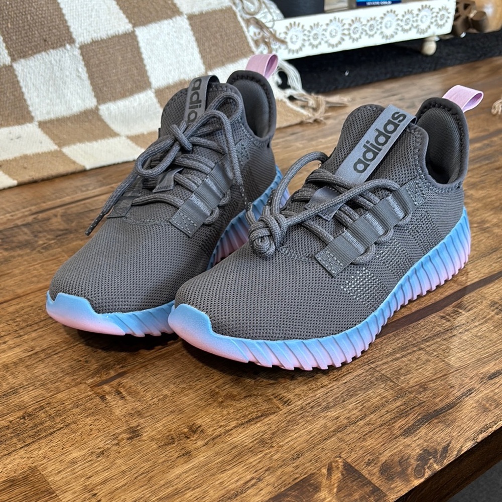 Adidas Gray and Pink Athletic Shoes with Modern Design